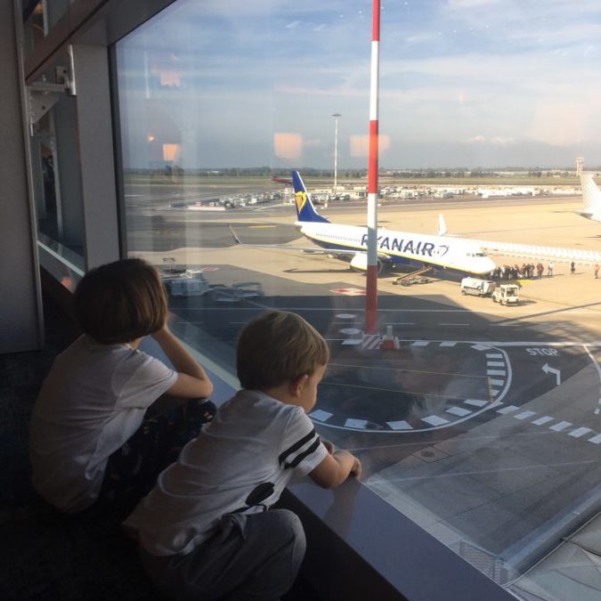 12 ore di volo con un bambino piccolo: come sopravvivere